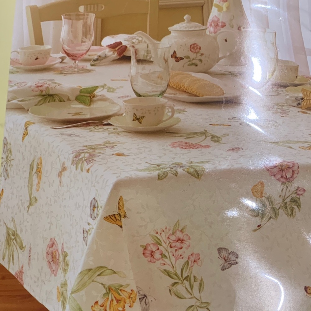 Lenox  Butterfly Meadow Tablecloth with Floral Accents - Picture 2 of 4